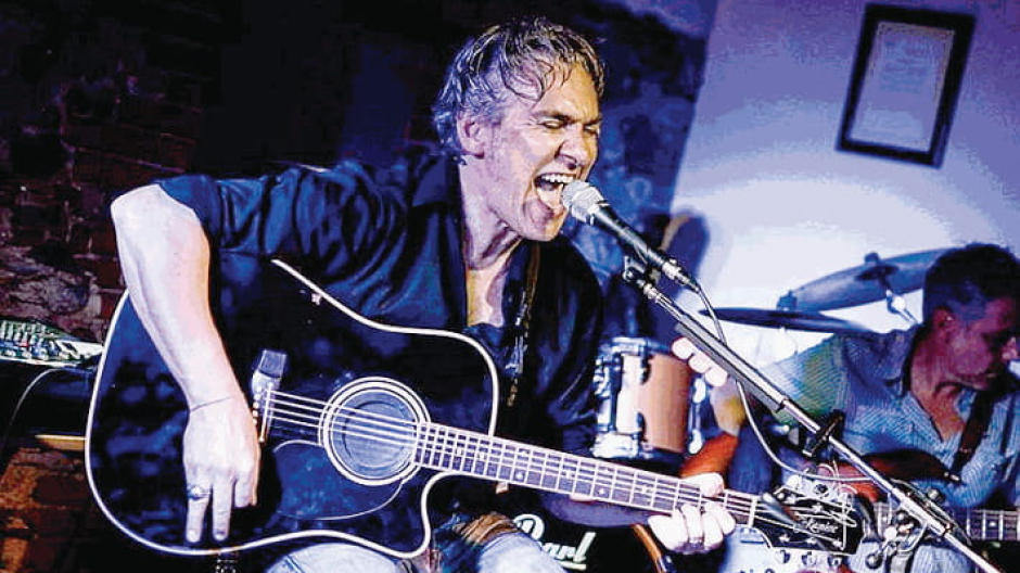 Costa & the Drunks a Omegna: una notte di grandi classici tra rock e d'autore